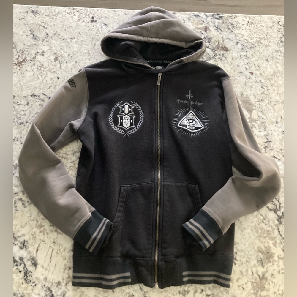Rebel 8 Hoodie size medium. Pre owned. 21” pit to pit. No damage. Slim fit.